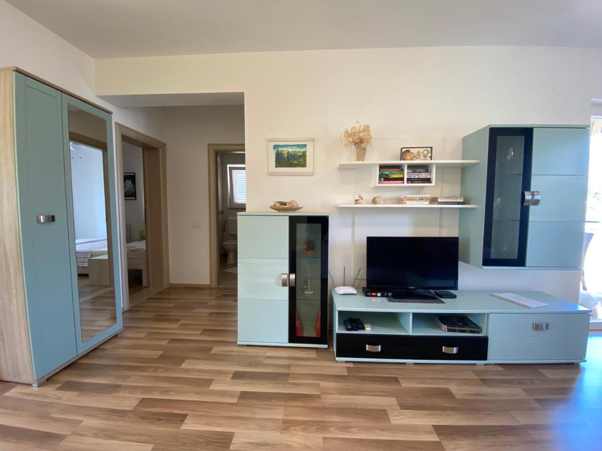 Apartment Apartments Lumbarda Beach *