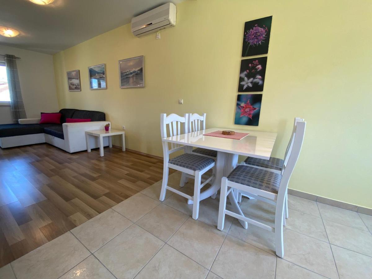 Apartment Apartments Lumbarda Beach *