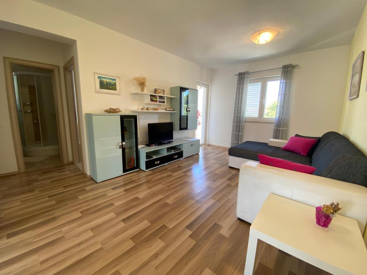 Apartments Lumbarda Beach Apartment
