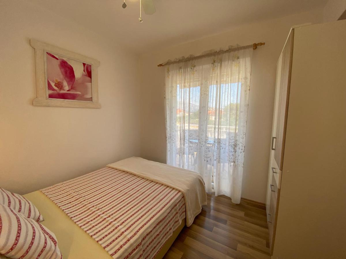 Apartments Lumbarda Beach Apartment