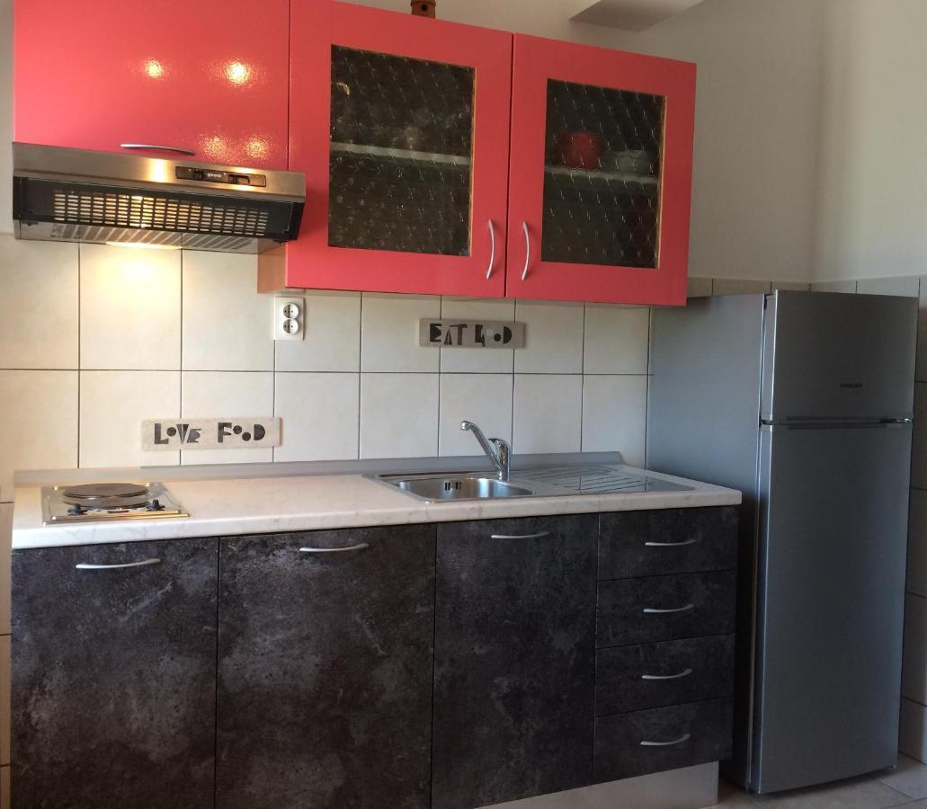 Apartment Apartments Lumbarda Beach