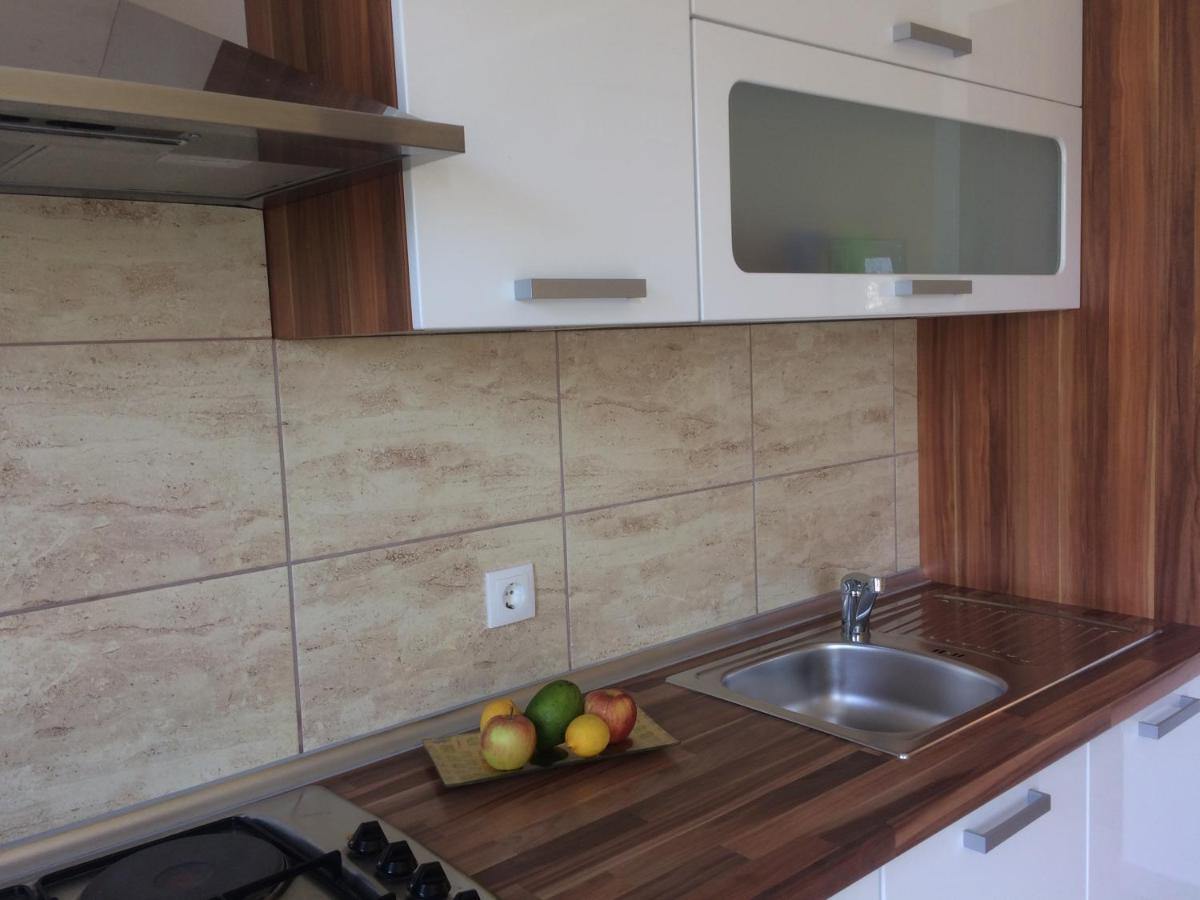 Apartment Apartments Lumbarda Beach